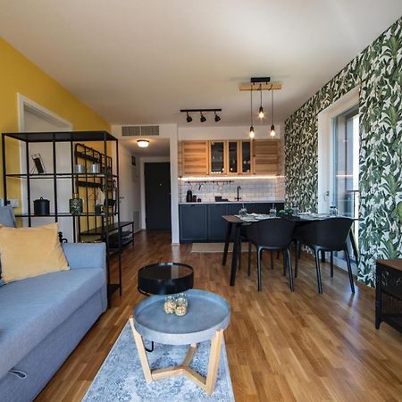 Jungle Mesh Lux Apartment بليد المظهر الخارجي الصورة