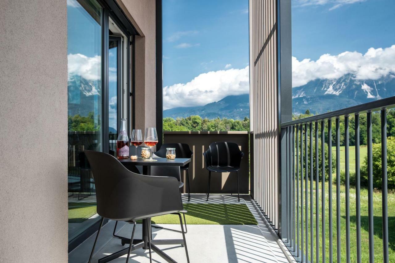 Jungle Mesh Lux Apartment بليد المظهر الخارجي الصورة