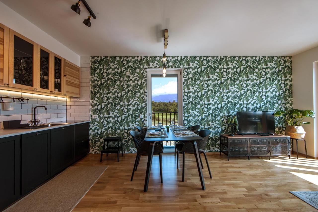Jungle Mesh Lux Apartment بليد المظهر الخارجي الصورة