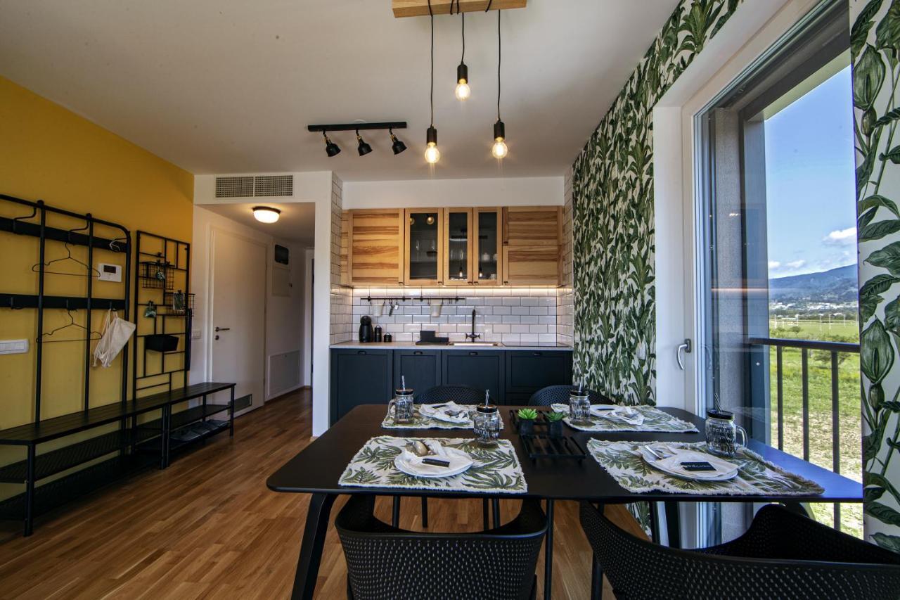 Jungle Mesh Lux Apartment بليد المظهر الخارجي الصورة