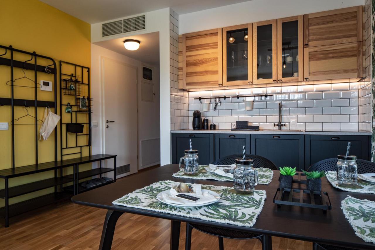 Jungle Mesh Lux Apartment بليد المظهر الخارجي الصورة