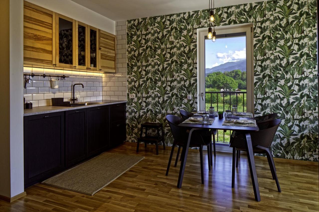 Jungle Mesh Lux Apartment بليد المظهر الخارجي الصورة